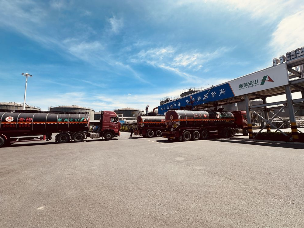 五一坚守保供一线，汗水诠释劳动光荣